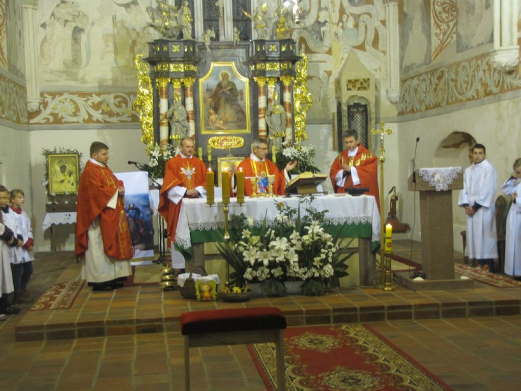 Nowe ołtarze w Sanktuarium w Małujowicach.