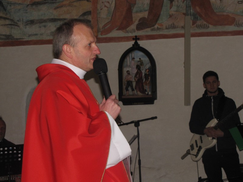 Nowe ołtarze w Sanktuarium w Małujowicach.