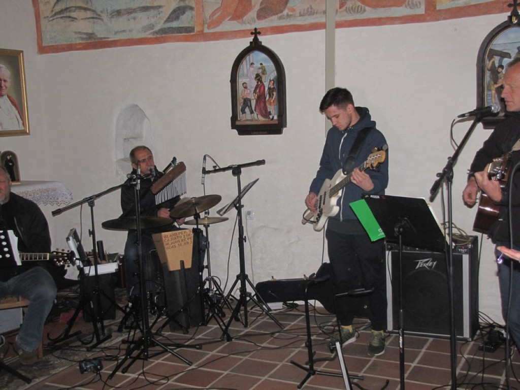 Nowe ołtarze w Sanktuarium w Małujowicach.