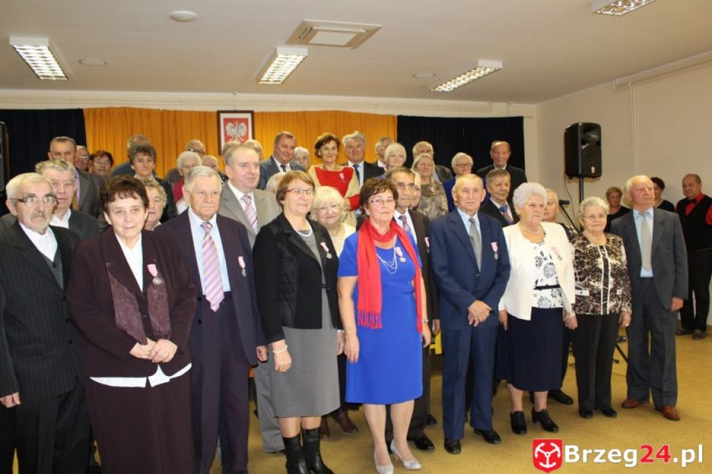ODZNACZENIA ZA DŁUGOLETNIE POŻYCIE MAŁŻEŃSKIE W GMINIE LUBSZA