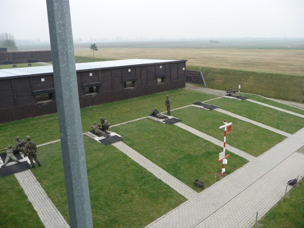 Patriotyzm na co dzień. Manewry poligonowo-strzeleckie II LO w Brzegu