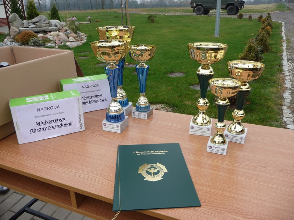 Patriotyzm na co dzień. Manewry poligonowo-strzeleckie II LO w Brzegu