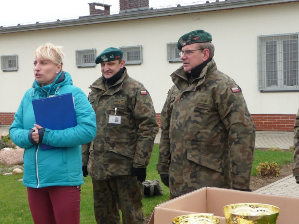 Patriotyzm na co dzień. Manewry poligonowo-strzeleckie II LO w Brzegu