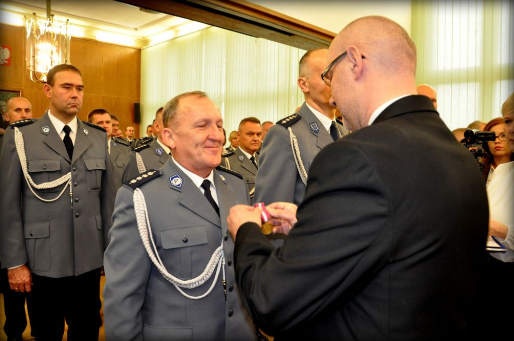 Prezydent RP Andrzej Duda odznaczył brzeskich policjantów medalami
