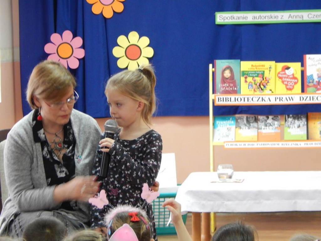 SPOTKANIE AUTORSKIE  Z PISARKĄ ANNĄ CZERWIŃSKĄ  - RYDEL W PRZEDSZKOLU PUBLICZNYM NR 3 W BRZEGU
