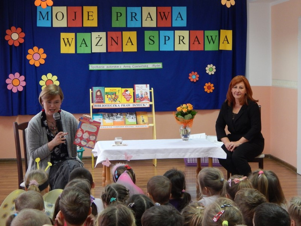 SPOTKANIE AUTORSKIE  Z PISARKĄ ANNĄ CZERWIŃSKĄ  - RYDEL W PRZEDSZKOLU PUBLICZNYM NR 3 W BRZEGU