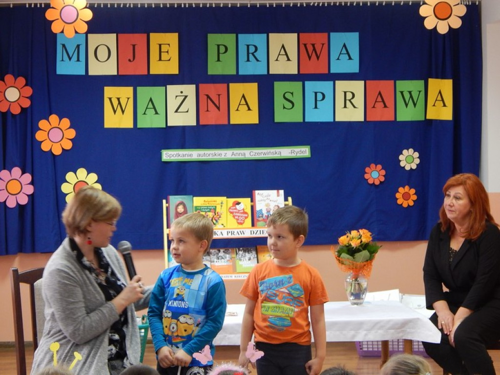 SPOTKANIE AUTORSKIE  Z PISARKĄ ANNĄ CZERWIŃSKĄ  - RYDEL W PRZEDSZKOLU PUBLICZNYM NR 3 W BRZEGU