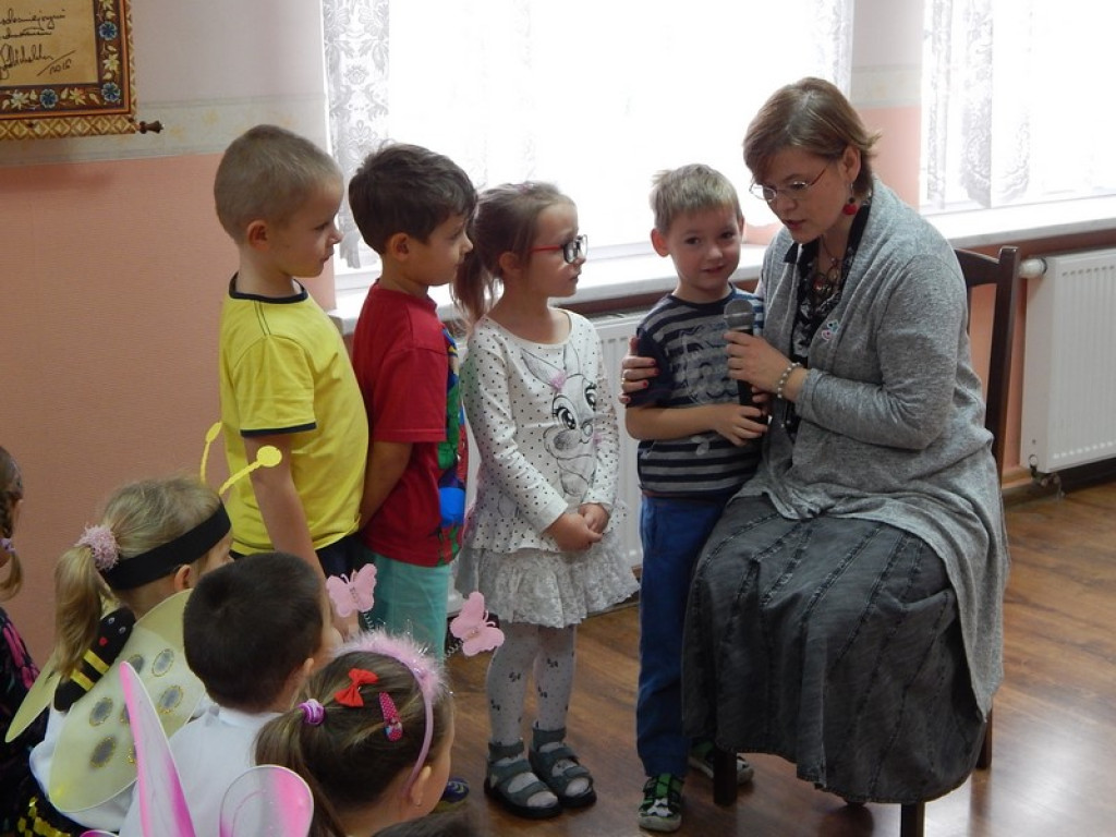 SPOTKANIE AUTORSKIE  Z PISARKĄ ANNĄ CZERWIŃSKĄ  - RYDEL W PRZEDSZKOLU PUBLICZNYM NR 3 W BRZEGU