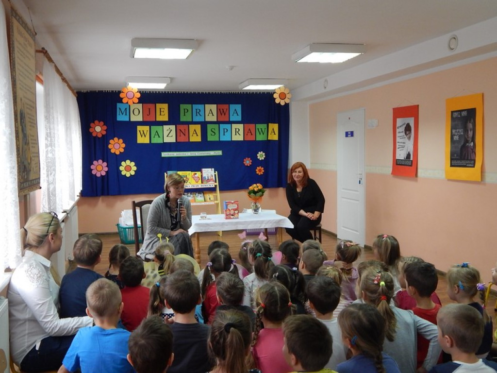 SPOTKANIE AUTORSKIE  Z PISARKĄ ANNĄ CZERWIŃSKĄ  - RYDEL W PRZEDSZKOLU PUBLICZNYM NR 3 W BRZEGU