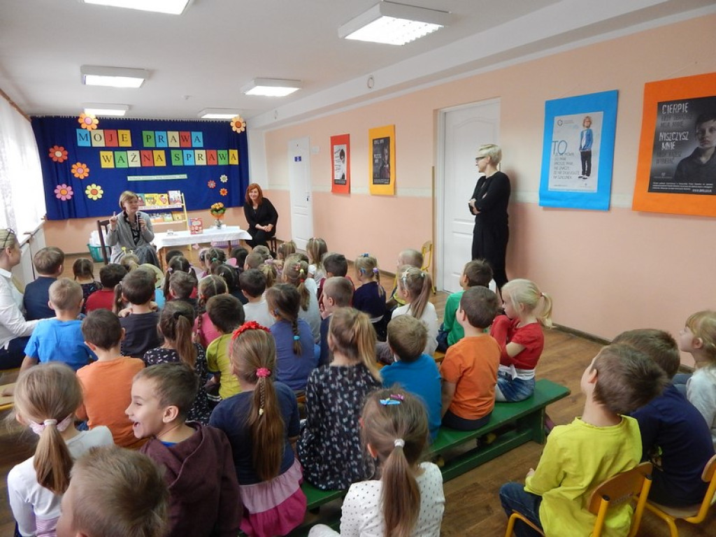 SPOTKANIE AUTORSKIE  Z PISARKĄ ANNĄ CZERWIŃSKĄ  - RYDEL W PRZEDSZKOLU PUBLICZNYM NR 3 W BRZEGU