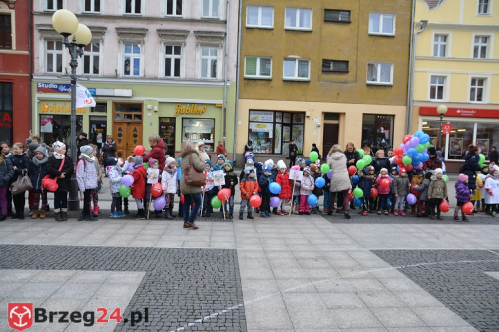 Rekord we wspólnym śpiewaniu pobity! W Brzegu trwają Ogólnopolskie Dni Praw Dziecka