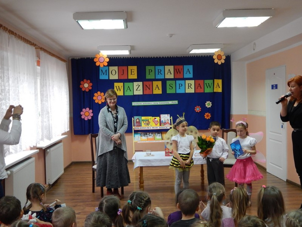 SPOTKANIE AUTORSKIE  Z PISARKĄ ANNĄ CZERWIŃSKĄ  - RYDEL W PRZEDSZKOLU PUBLICZNYM NR 3 W BRZEGU