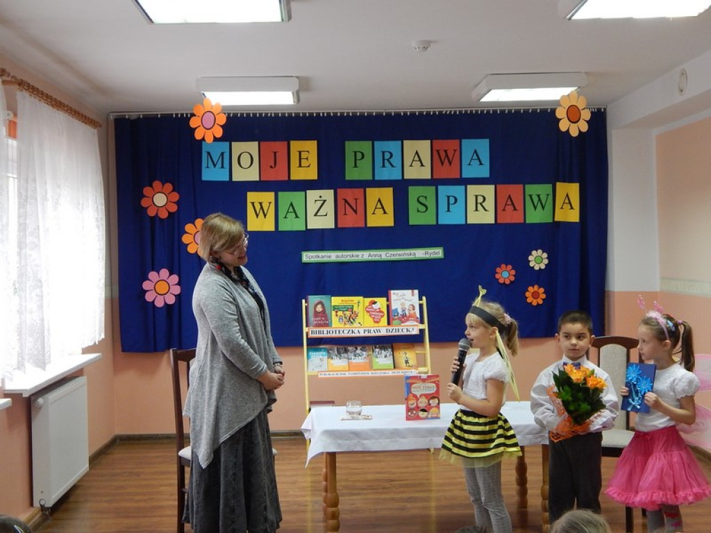 SPOTKANIE AUTORSKIE  Z PISARKĄ ANNĄ CZERWIŃSKĄ  - RYDEL W PRZEDSZKOLU PUBLICZNYM NR 3 W BRZEGU