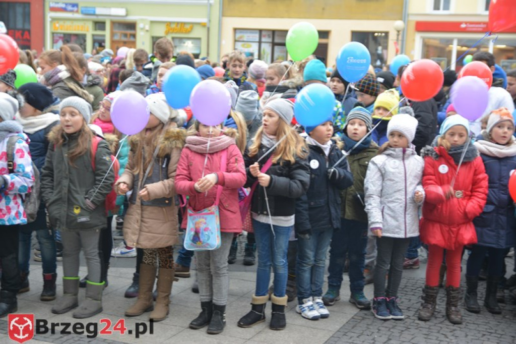 Rekord we wspólnym śpiewaniu pobity! W Brzegu trwają Ogólnopolskie Dni Praw Dziecka