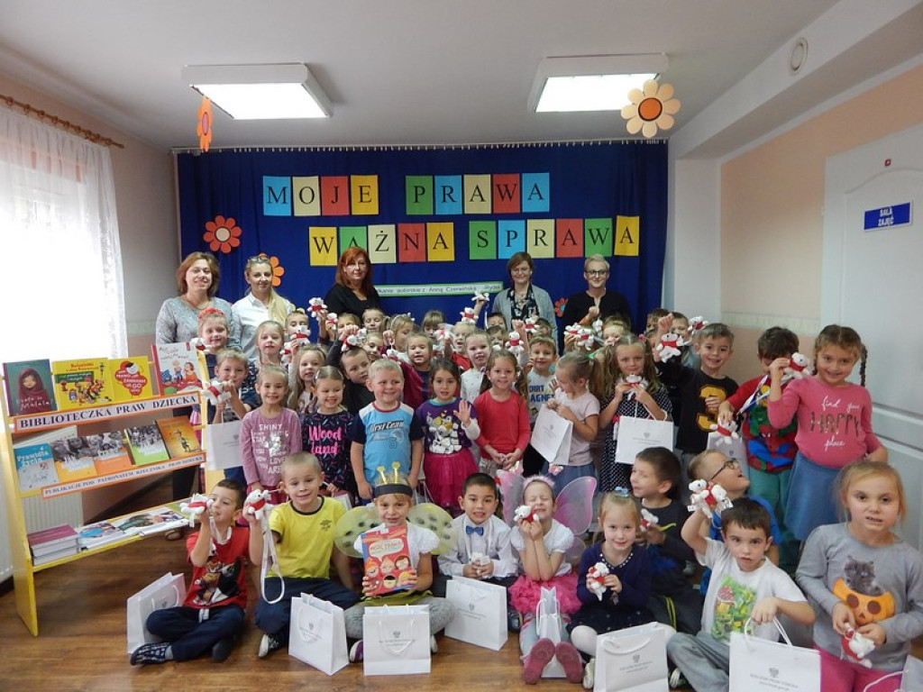 SPOTKANIE AUTORSKIE  Z PISARKĄ ANNĄ CZERWIŃSKĄ  - RYDEL W PRZEDSZKOLU PUBLICZNYM NR 3 W BRZEGU