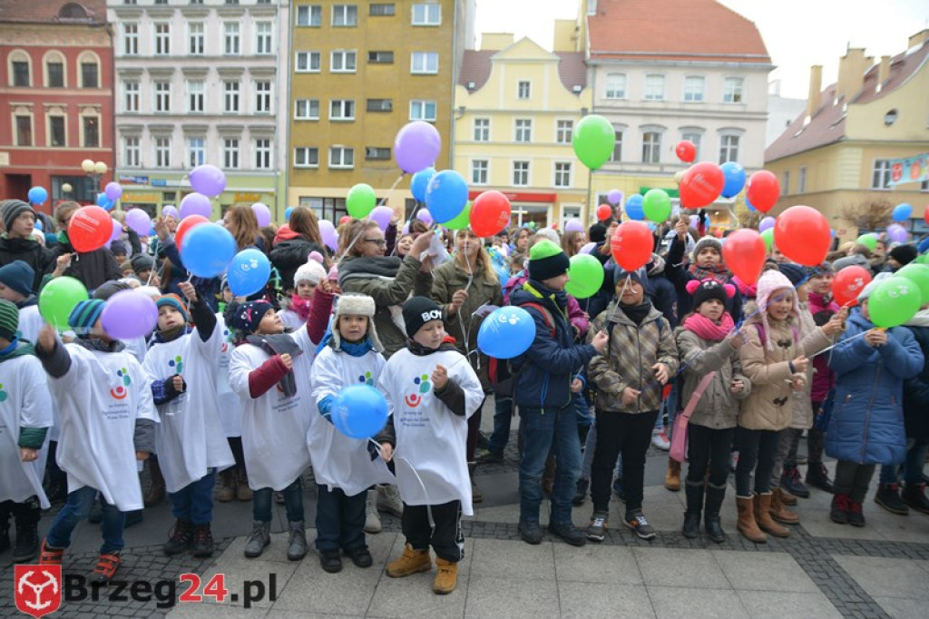 Rekord we wspólnym śpiewaniu pobity! W Brzegu trwają Ogólnopolskie Dni Praw Dziecka
