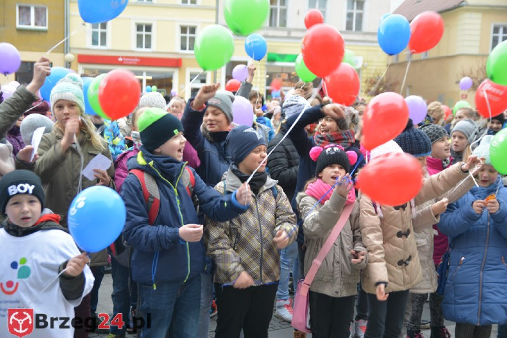 Rekord we wspólnym śpiewaniu pobity! W Brzegu trwają Ogólnopolskie Dni Praw Dziecka