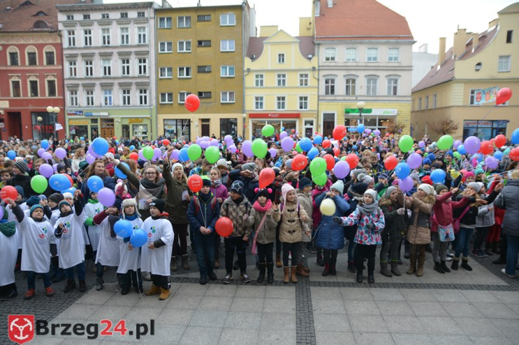 Rekord we wspólnym śpiewaniu pobity! W Brzegu trwają Ogólnopolskie Dni Praw Dziecka