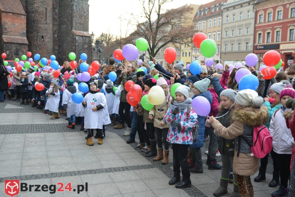 Rekord we wspólnym śpiewaniu pobity! W Brzegu trwają Ogólnopolskie Dni Praw Dziecka