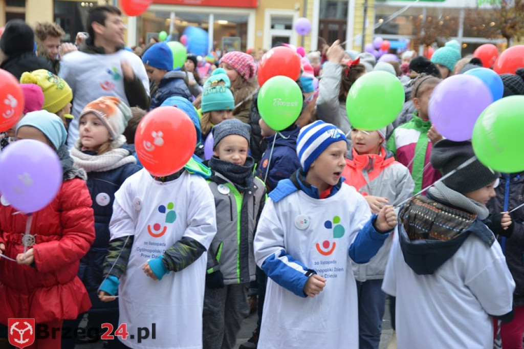 Rekord we wspólnym śpiewaniu pobity! W Brzegu trwają Ogólnopolskie Dni Praw Dziecka