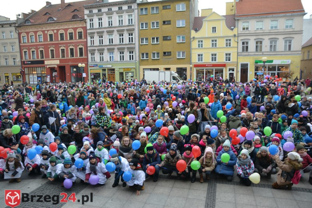 Rekord we wspólnym śpiewaniu pobity! W Brzegu trwają Ogólnopolskie Dni Praw Dziecka