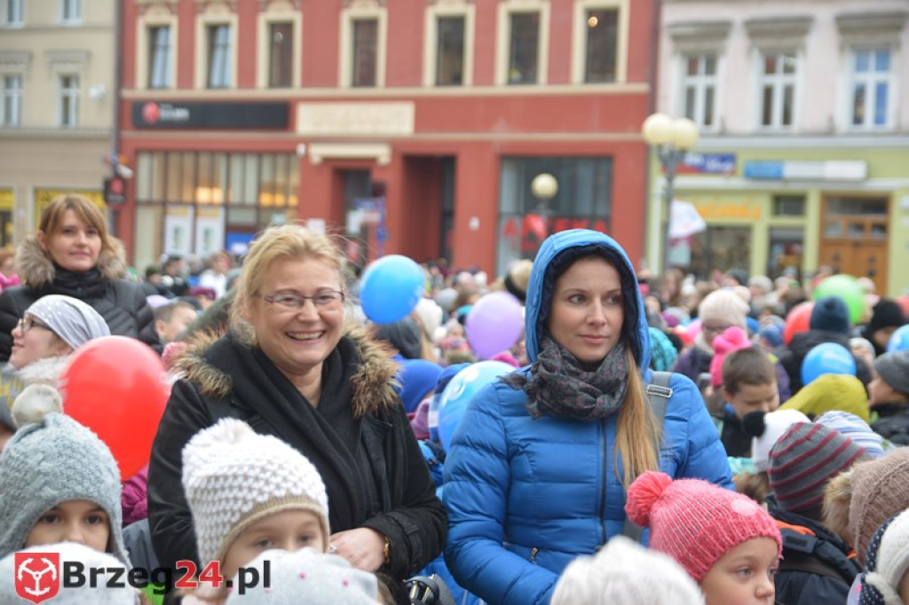 Rekord we wspólnym śpiewaniu pobity! W Brzegu trwają Ogólnopolskie Dni Praw Dziecka