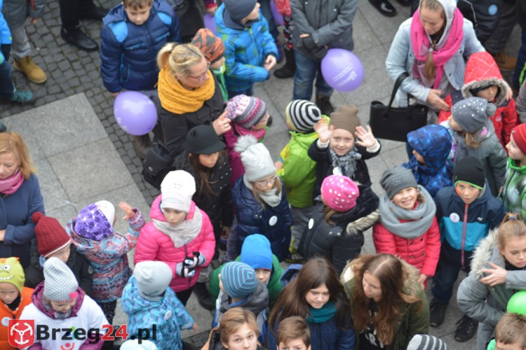 Rekord we wspólnym śpiewaniu pobity! W Brzegu trwają Ogólnopolskie Dni Praw Dziecka