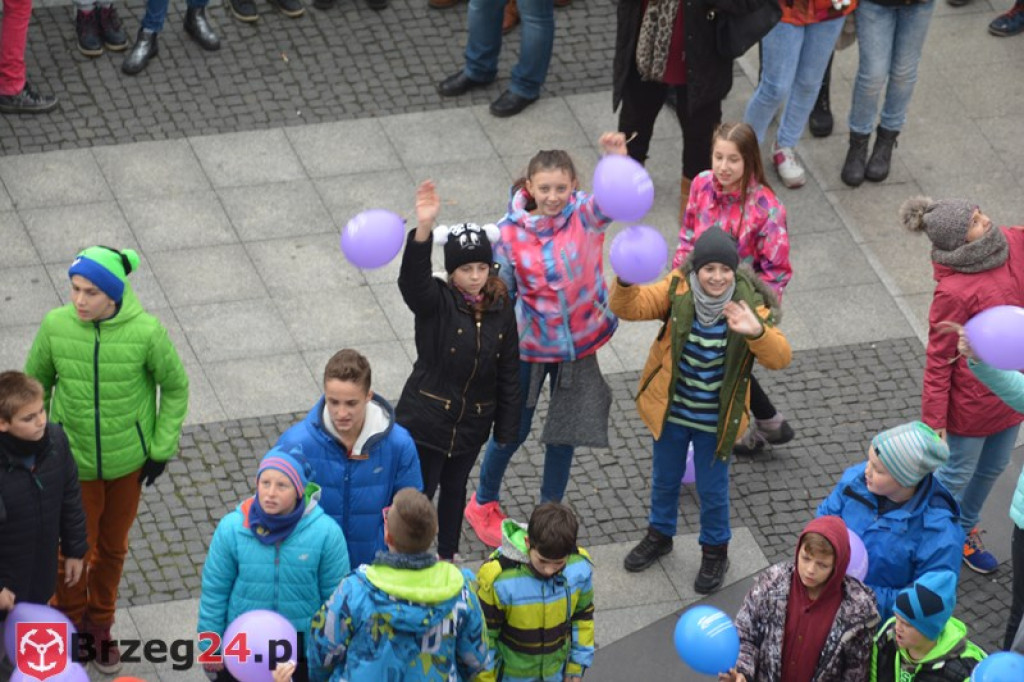 Rekord we wspólnym śpiewaniu pobity! W Brzegu trwają Ogólnopolskie Dni Praw Dziecka