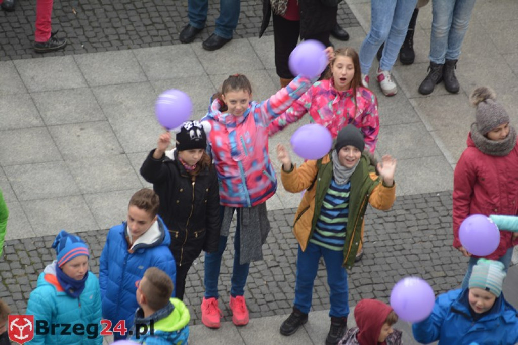 Rekord we wspólnym śpiewaniu pobity! W Brzegu trwają Ogólnopolskie Dni Praw Dziecka