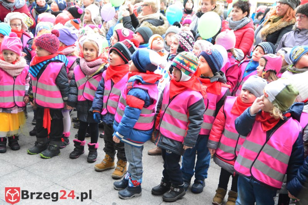 Rekord we wspólnym śpiewaniu pobity! W Brzegu trwają Ogólnopolskie Dni Praw Dziecka