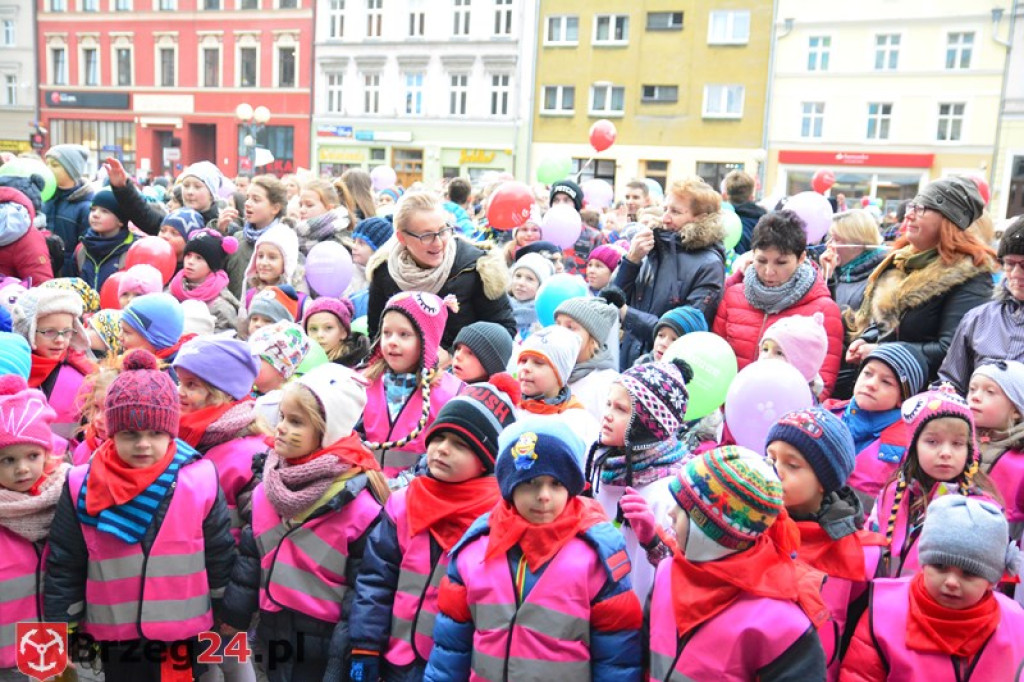 Rekord we wspólnym śpiewaniu pobity! W Brzegu trwają Ogólnopolskie Dni Praw Dziecka
