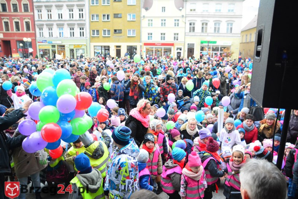 Rekord we wspólnym śpiewaniu pobity! W Brzegu trwają Ogólnopolskie Dni Praw Dziecka