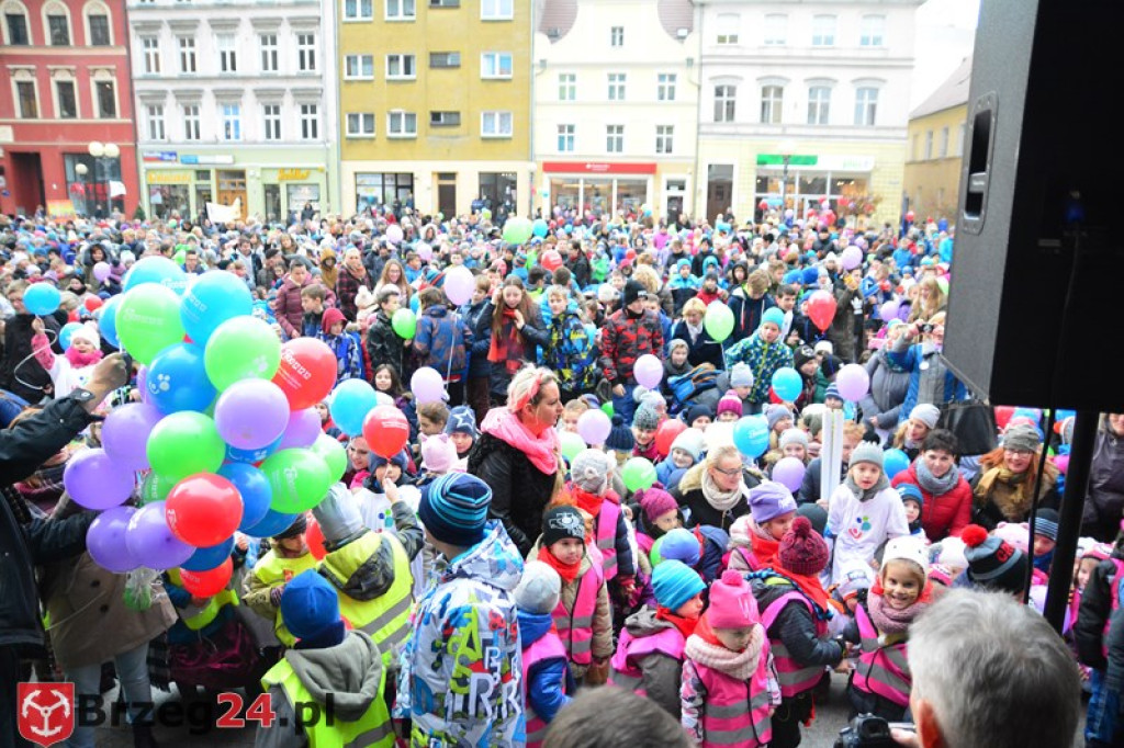 Rekord we wspólnym śpiewaniu pobity! W Brzegu trwają Ogólnopolskie Dni Praw Dziecka