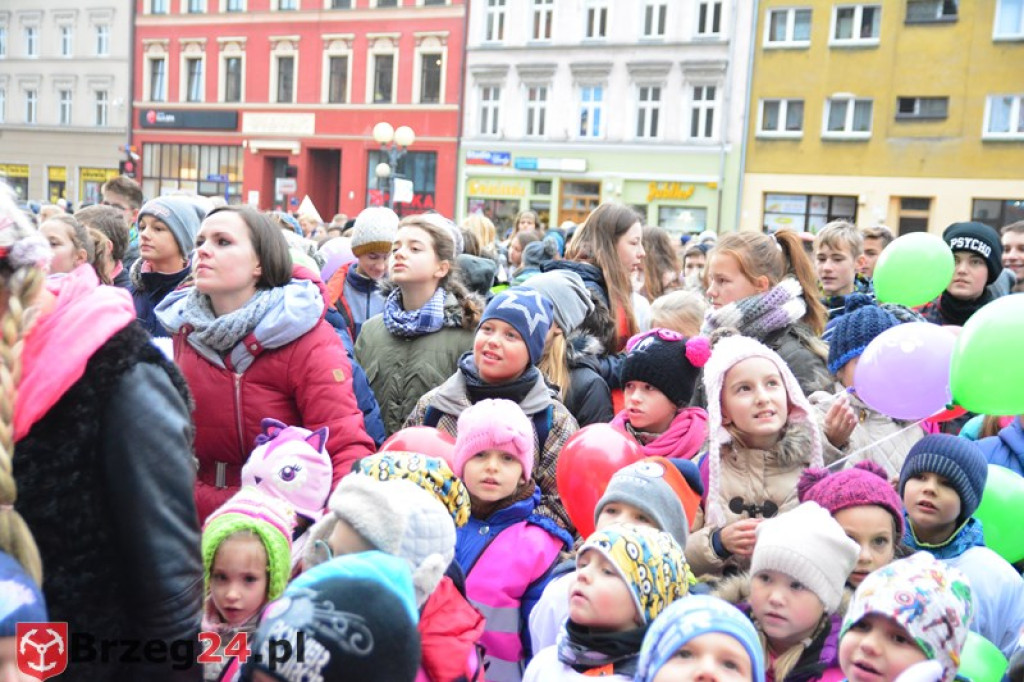 Rekord we wspólnym śpiewaniu pobity! W Brzegu trwają Ogólnopolskie Dni Praw Dziecka