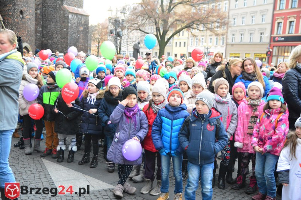 Rekord we wspólnym śpiewaniu pobity! W Brzegu trwają Ogólnopolskie Dni Praw Dziecka