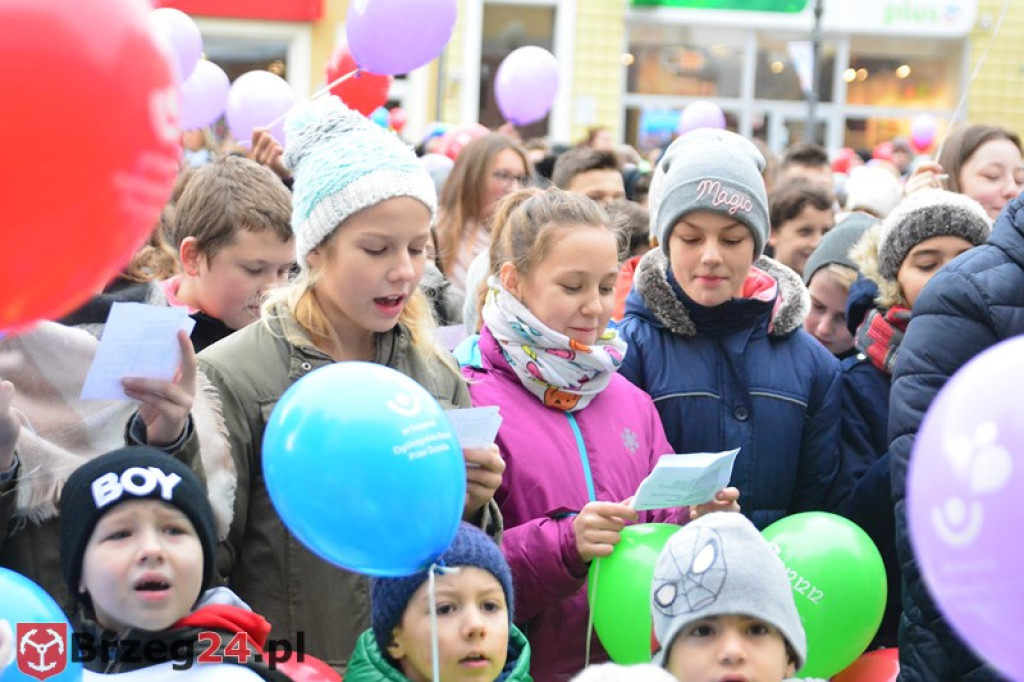 Rekord we wspólnym śpiewaniu pobity! W Brzegu trwają Ogólnopolskie Dni Praw Dziecka