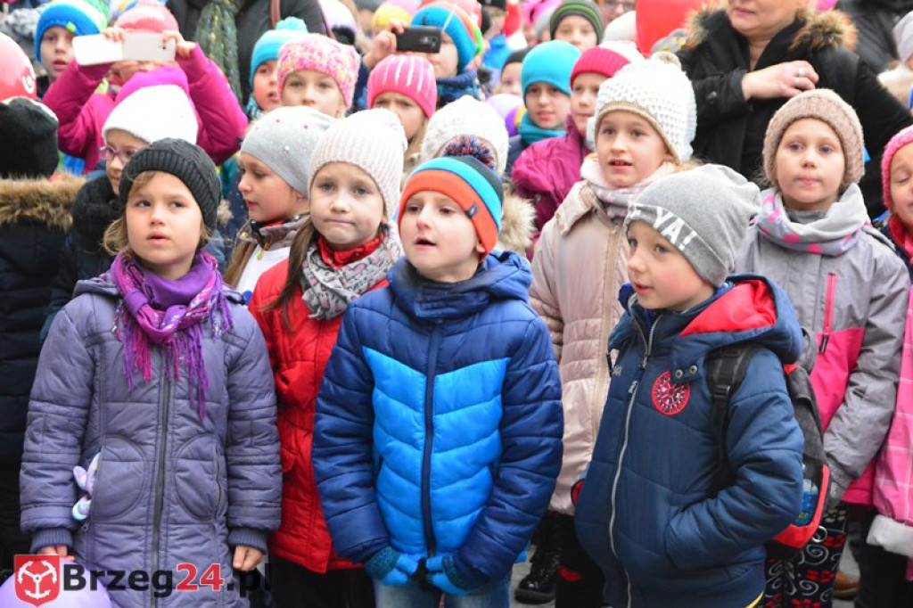 Rekord we wspólnym śpiewaniu pobity! W Brzegu trwają Ogólnopolskie Dni Praw Dziecka