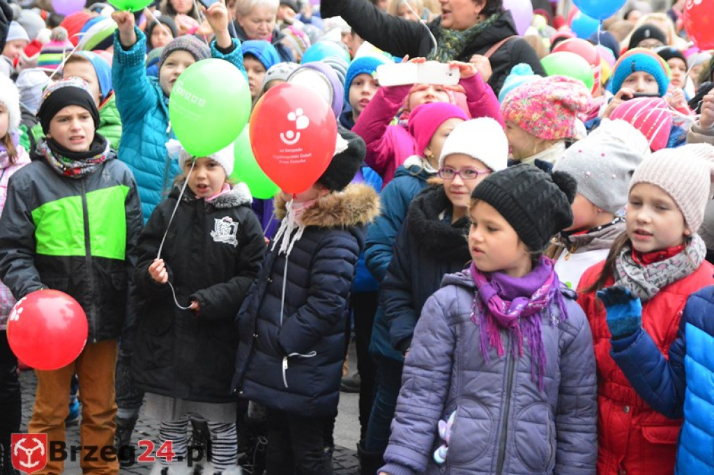 Rekord we wspólnym śpiewaniu pobity! W Brzegu trwają Ogólnopolskie Dni Praw Dziecka