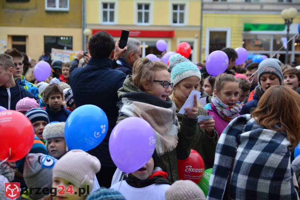 Rekord we wspólnym śpiewaniu pobity! W Brzegu trwają Ogólnopolskie Dni Praw Dziecka