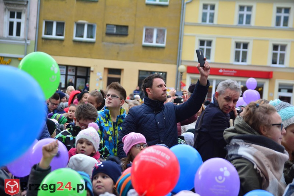 Rekord we wspólnym śpiewaniu pobity! W Brzegu trwają Ogólnopolskie Dni Praw Dziecka
