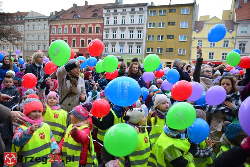 Rekord we wspólnym śpiewaniu pobity! W Brzegu trwają Ogólnopolskie Dni Praw Dziecka