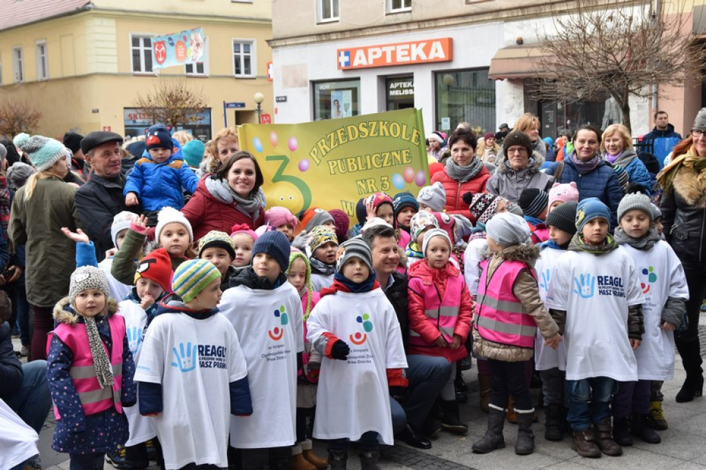 Rekord we wspólnym śpiewaniu pobity! W Brzegu trwają Ogólnopolskie Dni Praw Dziecka