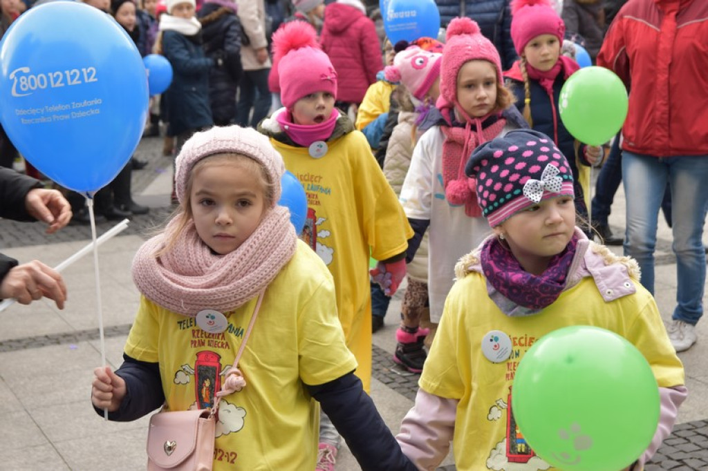 Rekord we wspólnym śpiewaniu pobity! W Brzegu trwają Ogólnopolskie Dni Praw Dziecka