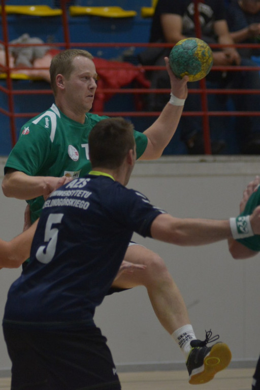 Orlik przegrywa z liderem.