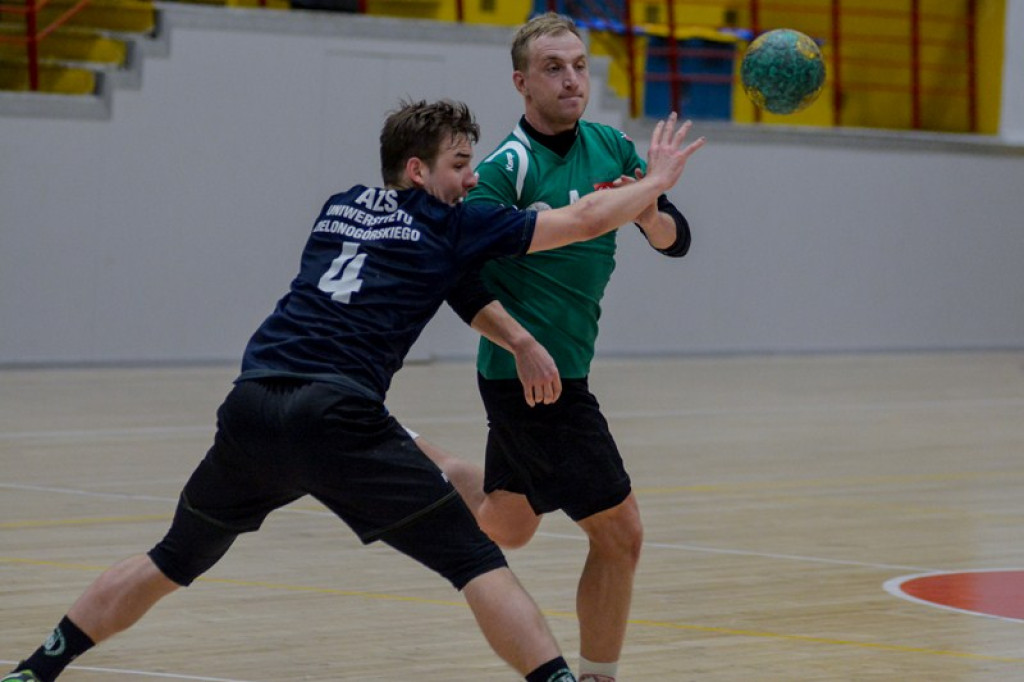 Orlik przegrywa z liderem.