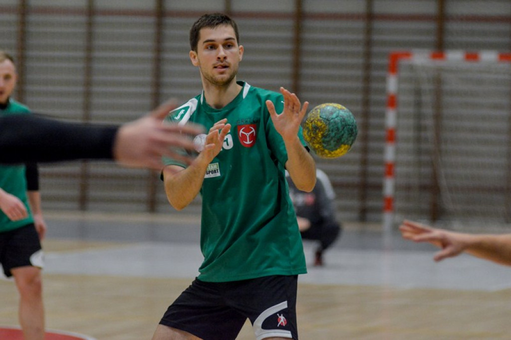 Orlik przegrywa z liderem.