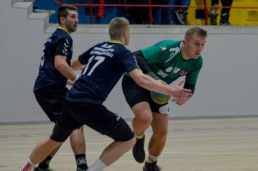 Orlik przegrywa z liderem.