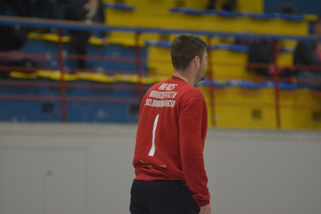 Orlik przegrywa z liderem.