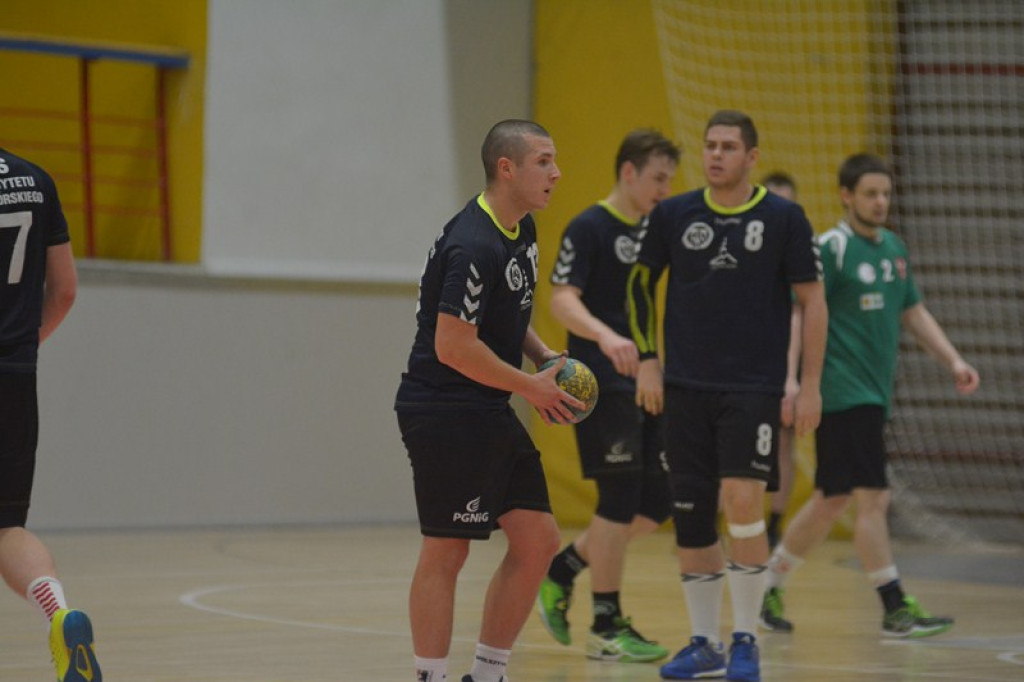 Orlik przegrywa z liderem.