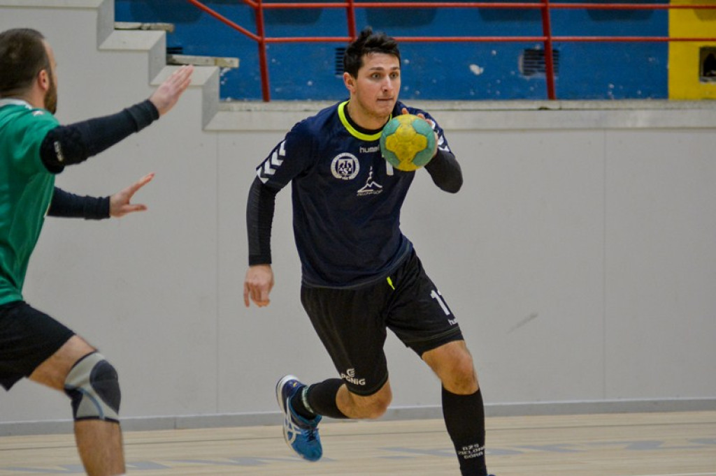 Orlik przegrywa z liderem.